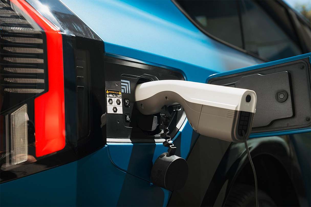 The AWD Earth and GT-Line get a bigger 99.8kWh battery, upping the driving range to 512km and 505km, respectively.
