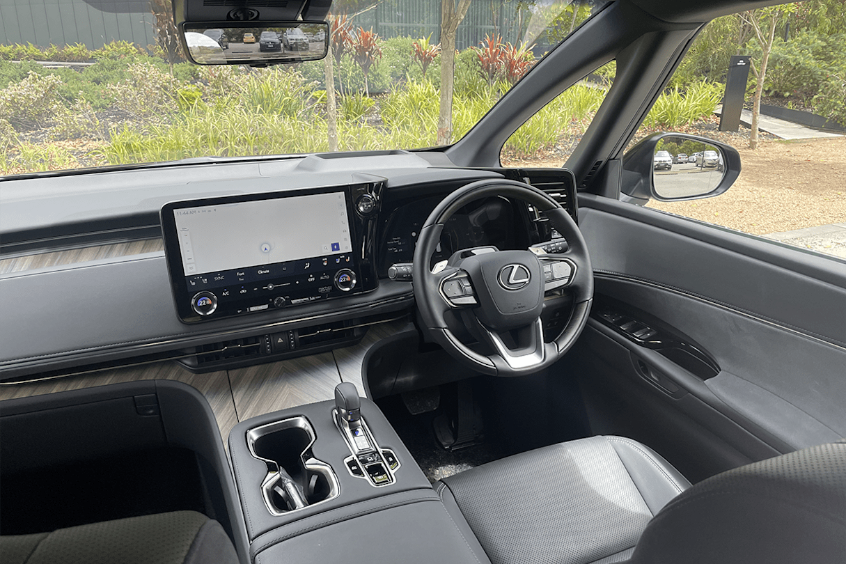 Upfront of the LM350h is a digital rearview mirror and a 14.0-inch touchscreen. (Image: Tim Nicholson)