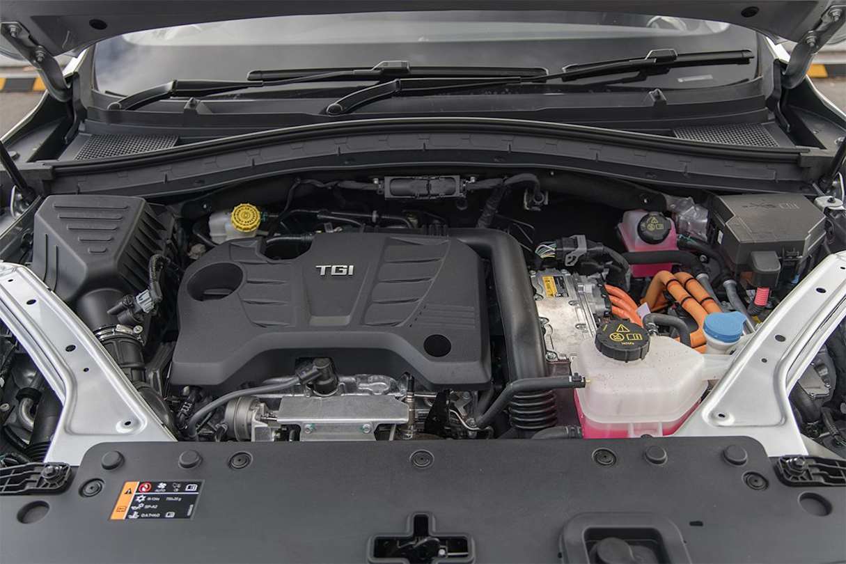 Both HS +EV models share a 1.5-litre, four-cylinder petrol engine and electric motor hybrid combination. (Image: Glen Sullivan)