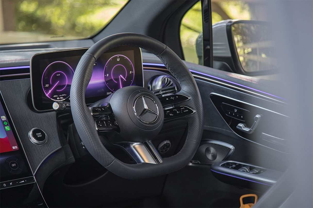 The large coloured head-up display is easy to read and pulls through the traffic sign recognition and navigation directions. (Image: Glen Sullivan)