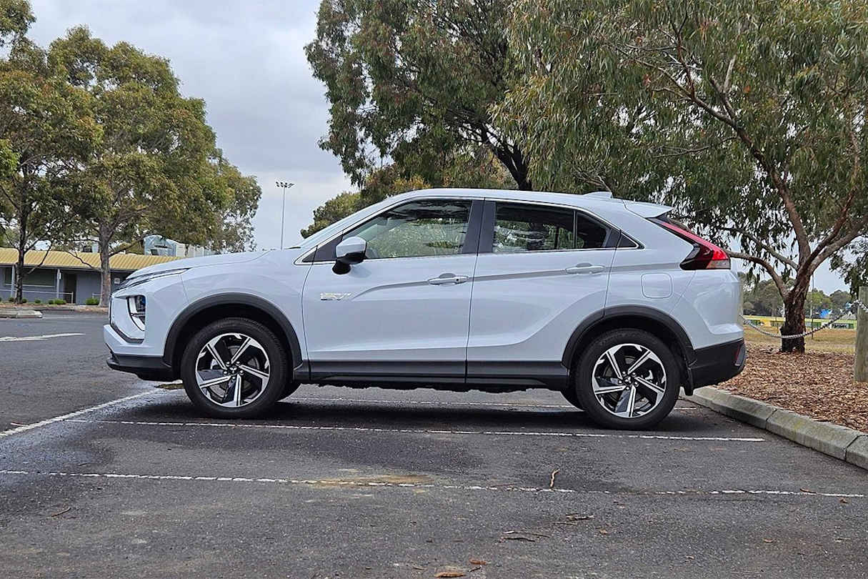 To hit the brand’s claimed 1.9L/100km, you’d pretty much need to remain within the confines of the city and keep it plugged in every night. (Image: Chris Thompson)