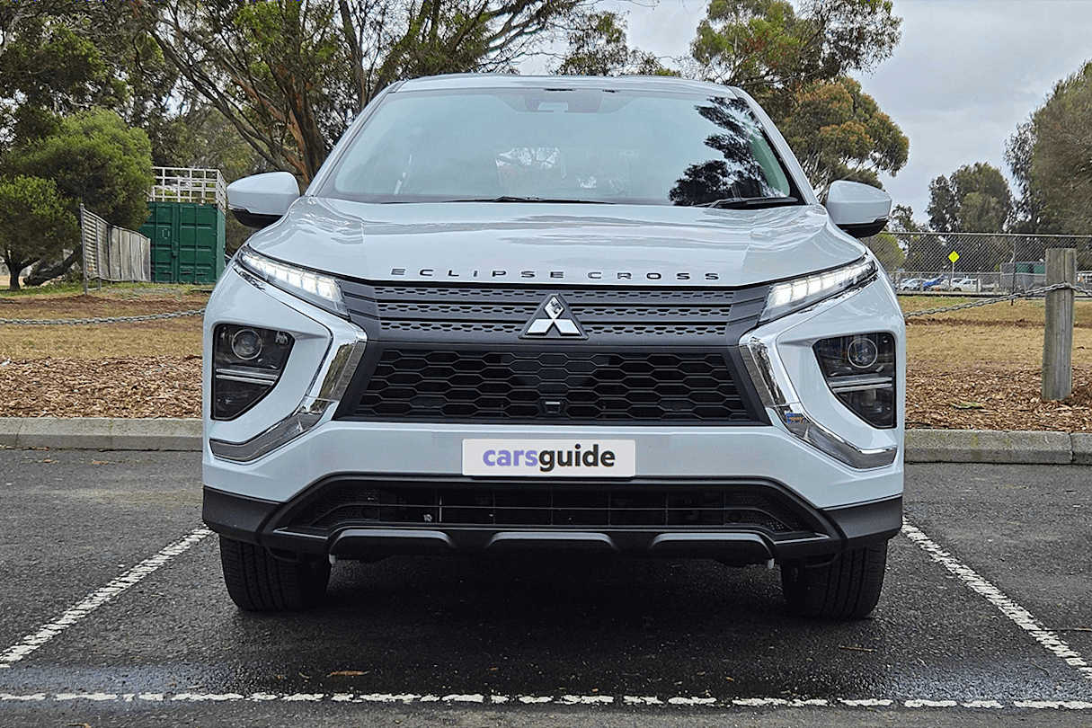 The PHEV ES features halogen headlights. (Image: Chris Thompson)