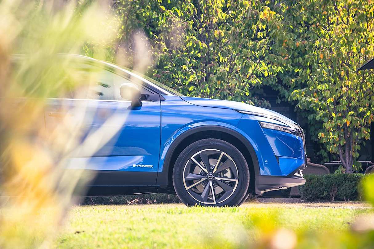 The Qashqai e-Power wears 19-inch alloy wheels. 