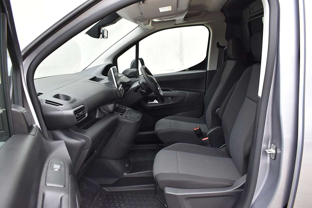 The dash offers small bottle/cupholders on each side plus a lidded upper glove box. (Image: Mark Oastler)