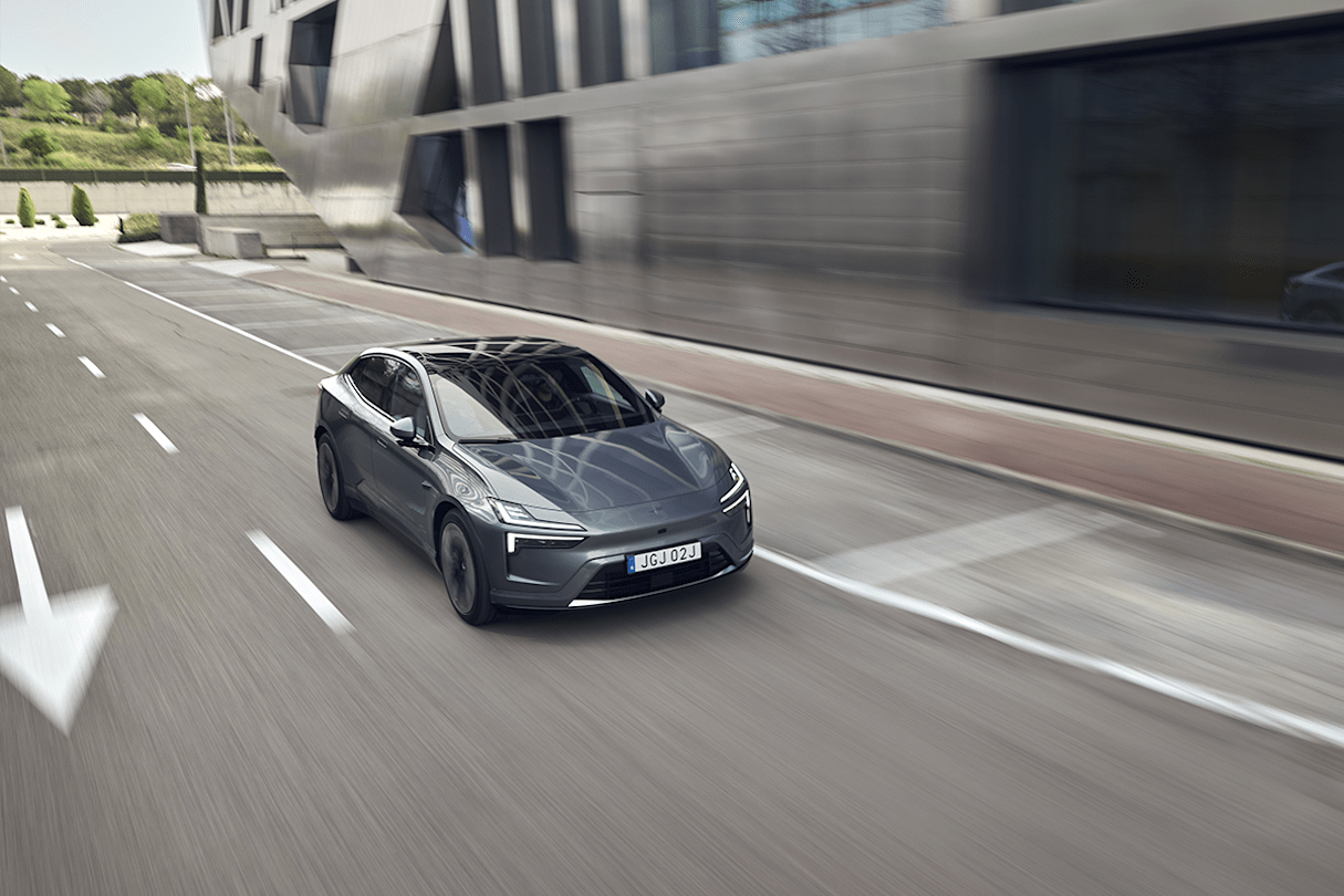 The Polestar 4 Long Range version is fitted with a 100kWh 400V lithium-ion battery pack