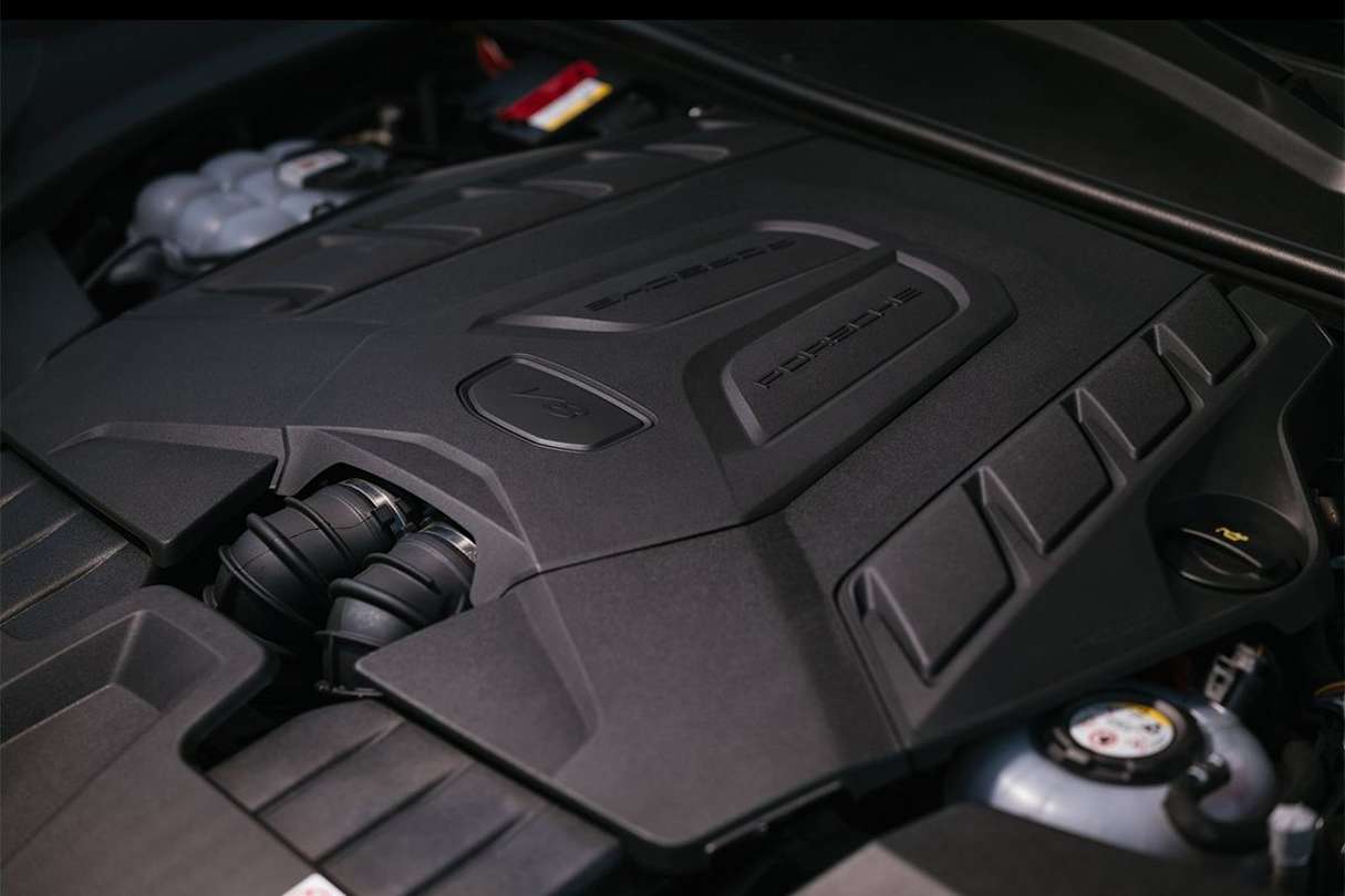 The Cayenne Turbo E-Hybrid pairs the V8 engine with the electric motor to make 544kW/950Nm.