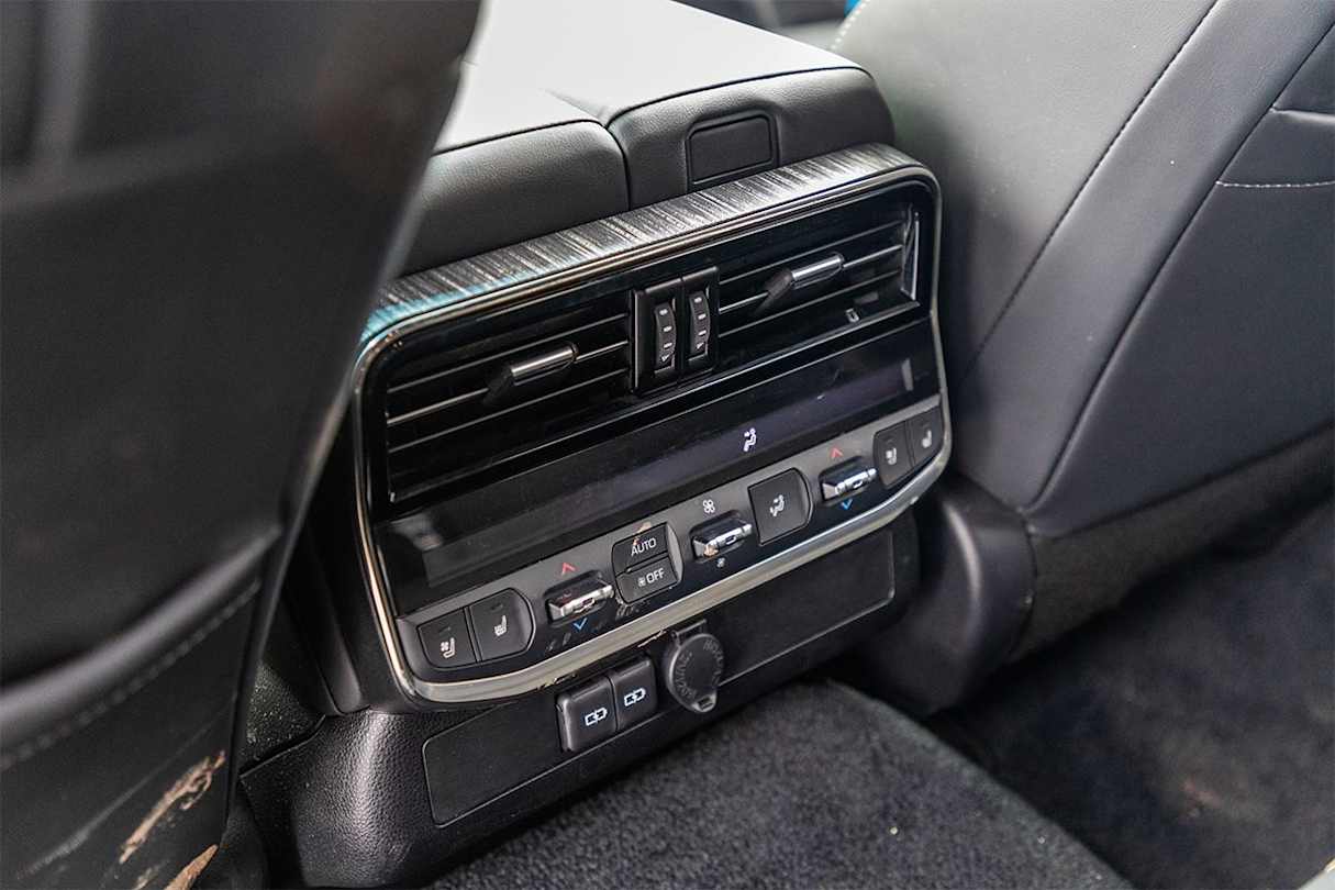 The rear outboards seats also have heat and ventilation functions. (Image: Brett Sullivan)