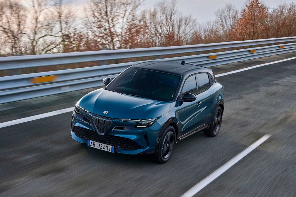 2025 Alfa Romeo Junior Ibrida
