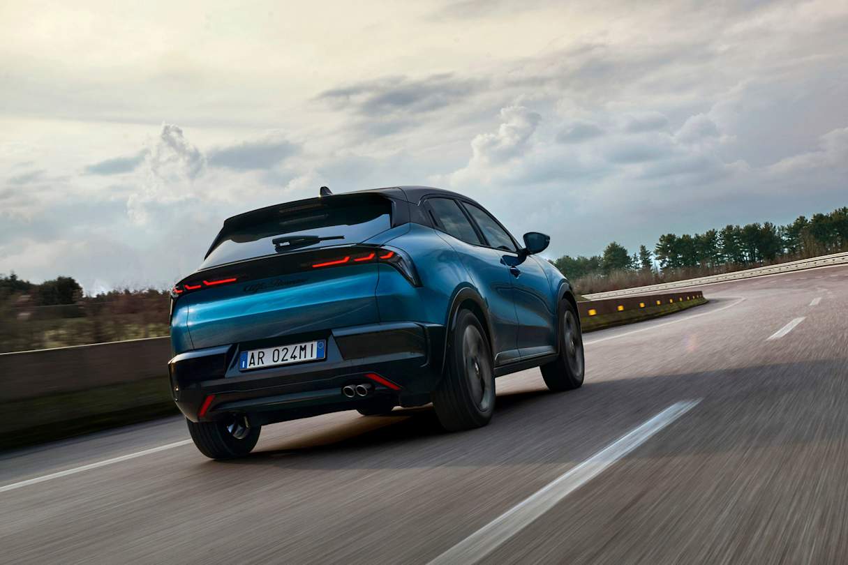 2025 Alfa Romeo Junior Ibrida