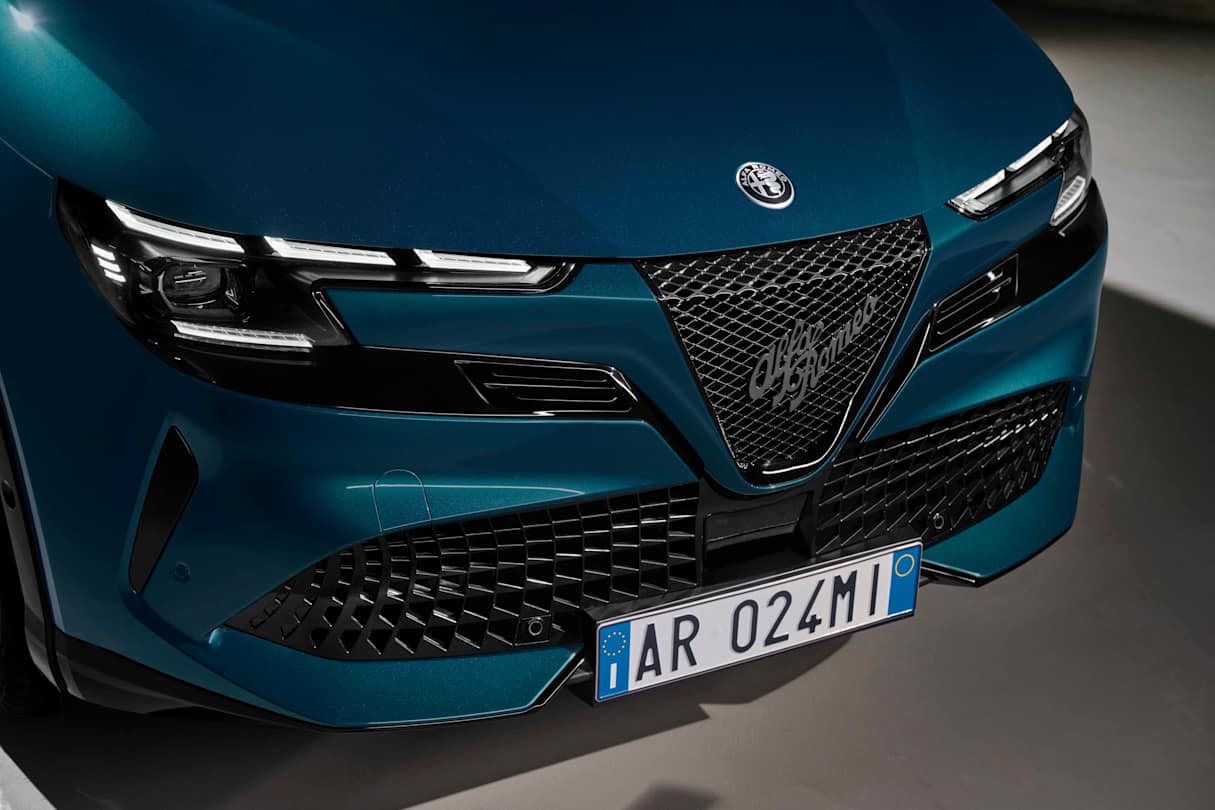 2025 Alfa Romeo Junior Ibrida