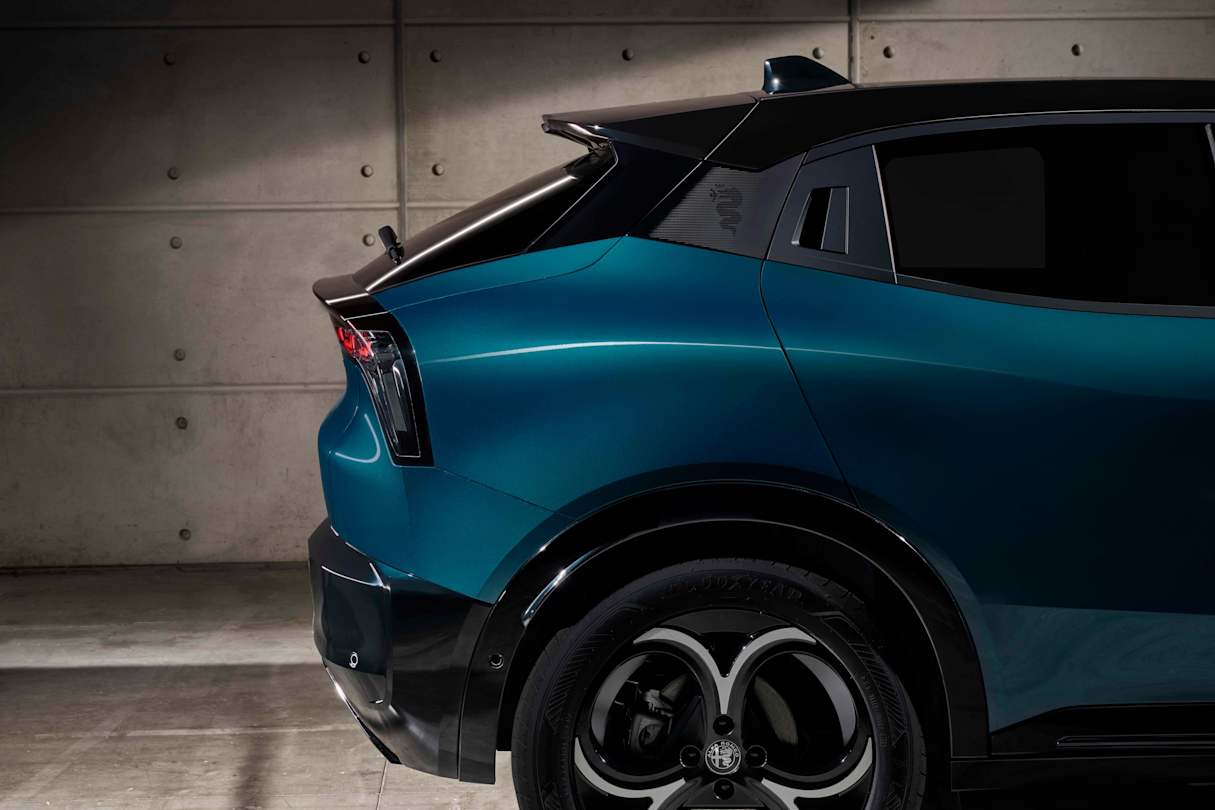 2025 Alfa Romeo Junior Ibrida