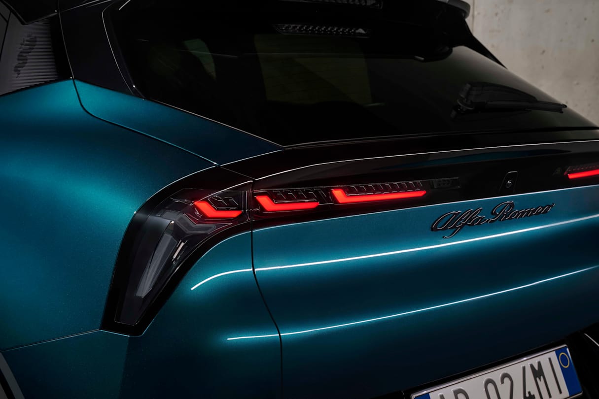 2025 Alfa Romeo Junior Ibrida