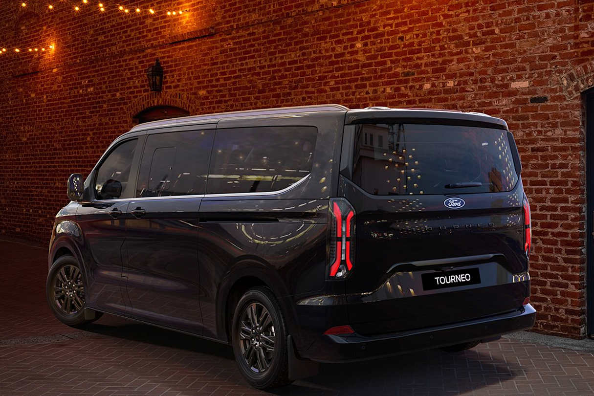 Ford Tourneo Titanioum X (overseas model shown)