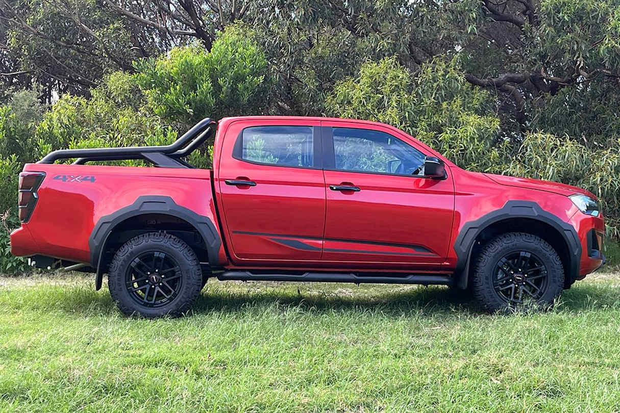 2025 Isuzu D-Max Blade