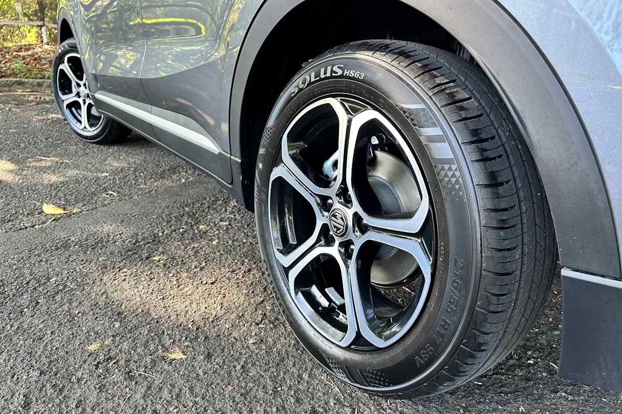 2025 MG ZS