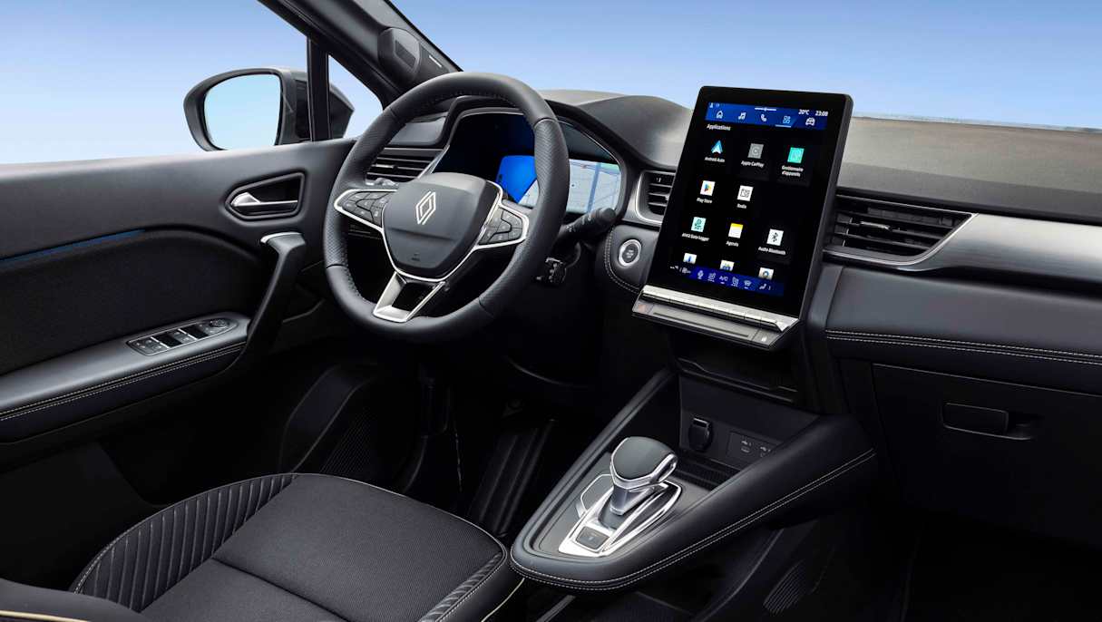 Inside, the Symbioz is much like the Captur.