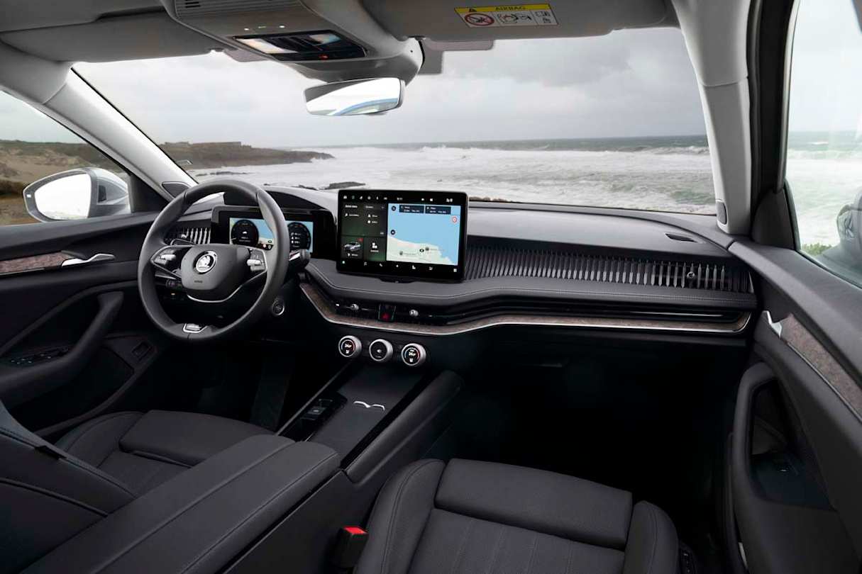 2025 Skoda Superb.