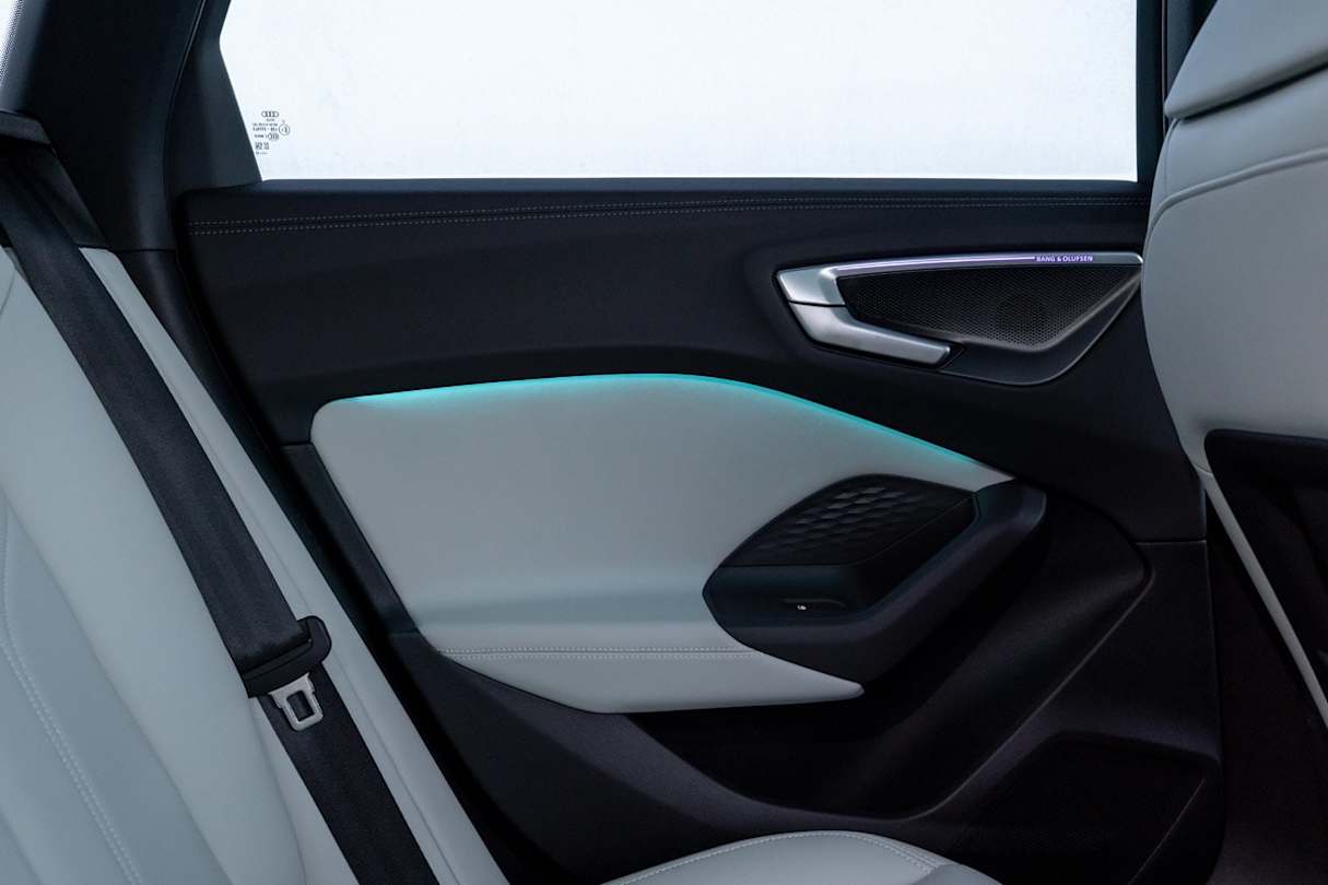 2026 Audi A5 Avant e-hybrid quattro 270kW S line