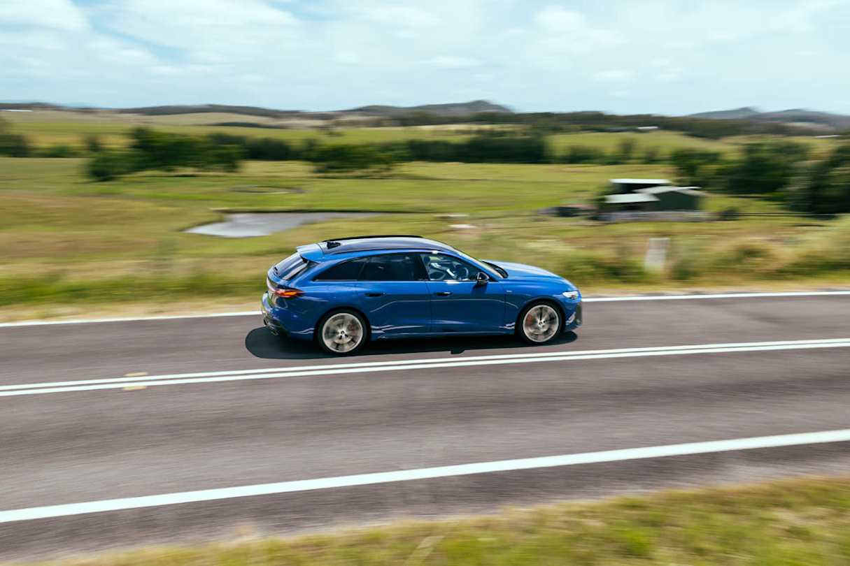 2026 Audi A5 Avant e-hybrid quattro 270kW S line