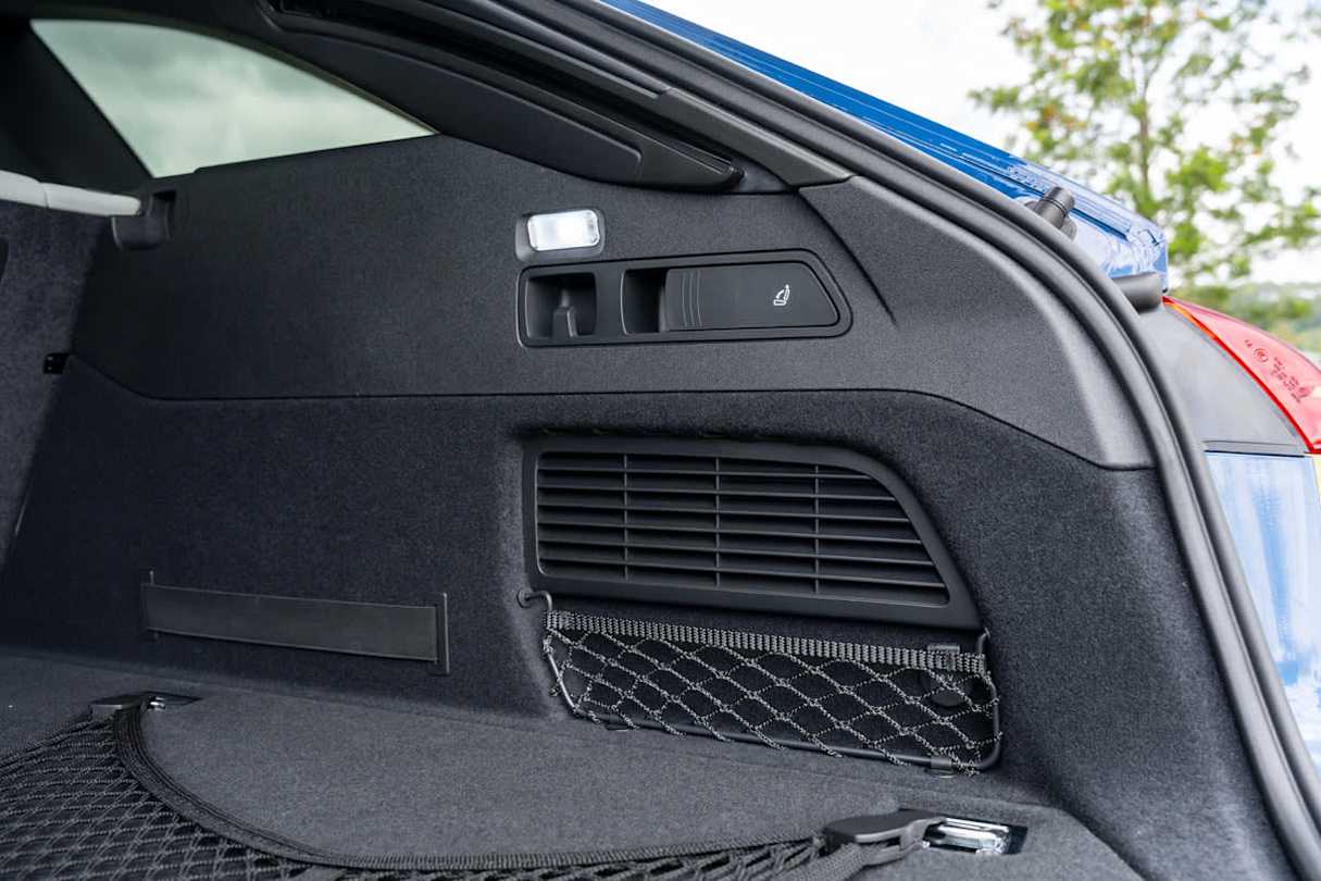 2026 Audi A5 Avant e-hybrid quattro 270kW S line