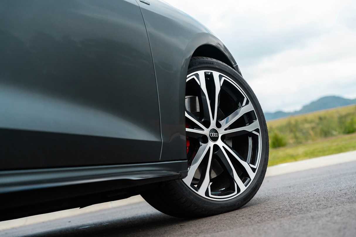 2026 Audi A5 Sedan e-hybrid quattro 270kW S line