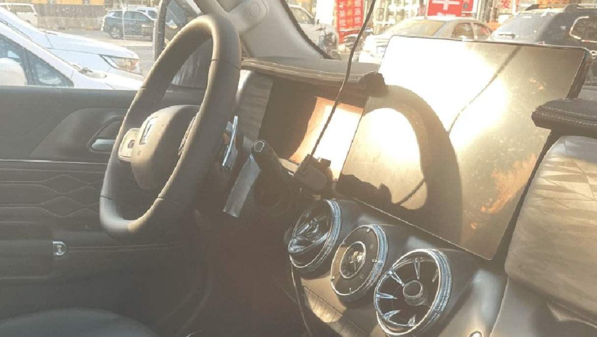 2025 GWM Tank 300 spy shots (Image: Autohome)