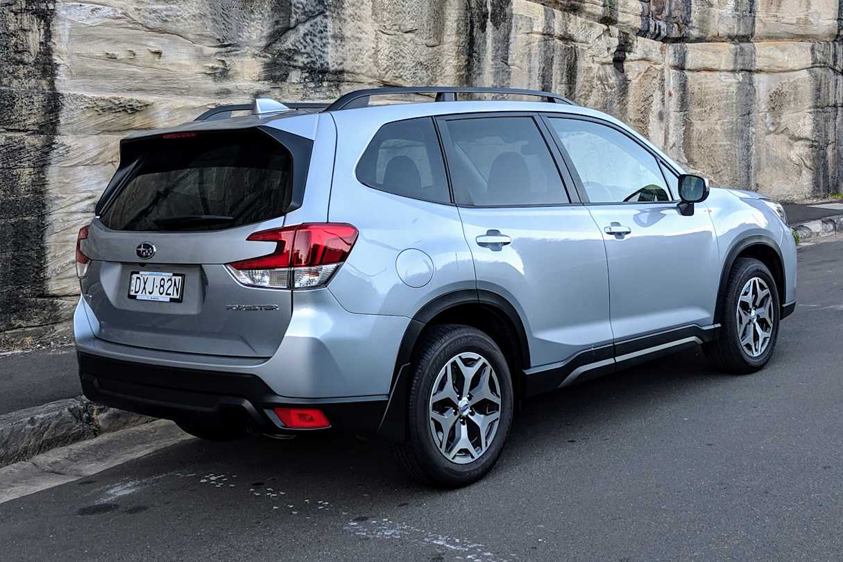 The 17-inch alloys, which don't seem to sit quite right within the frame.