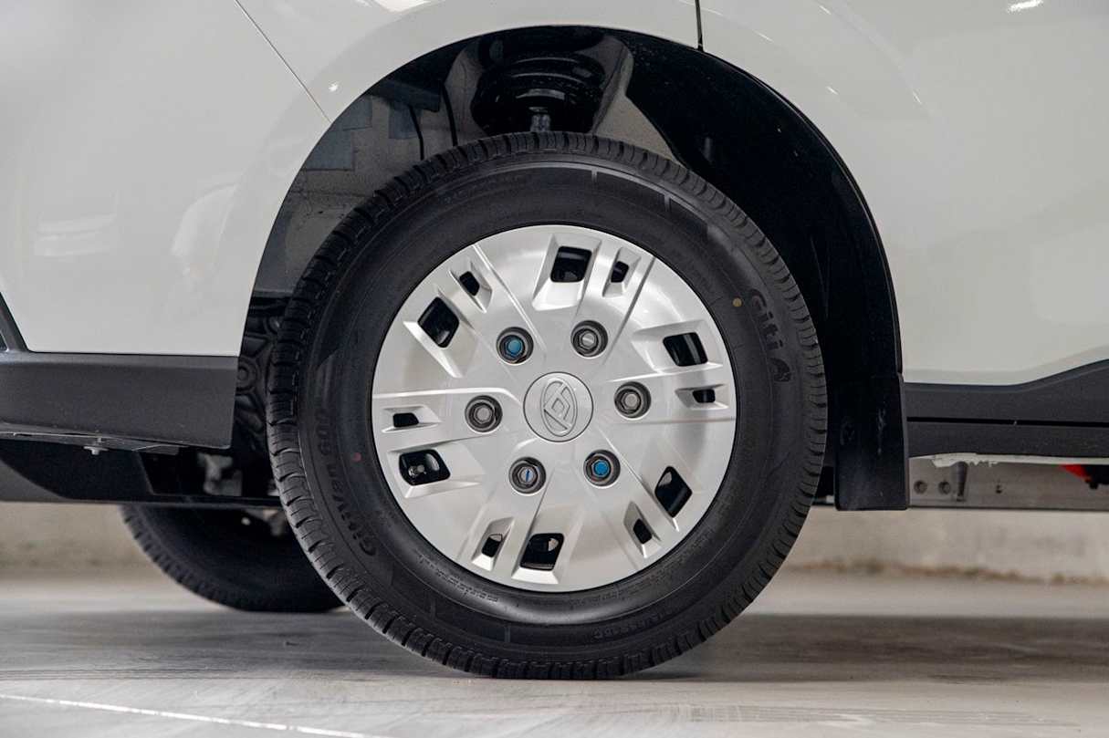 The eDeliver 7 wears 16-inch steel wheels. (Image: Tom White)