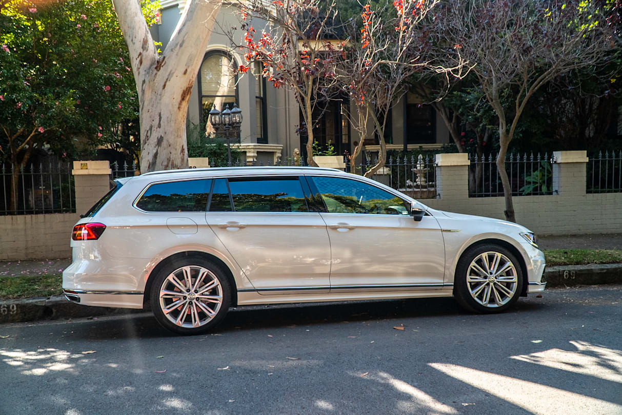 The Passat is sleek and chic, with no bulky bits around tyres or anything to ruin the clean lines.