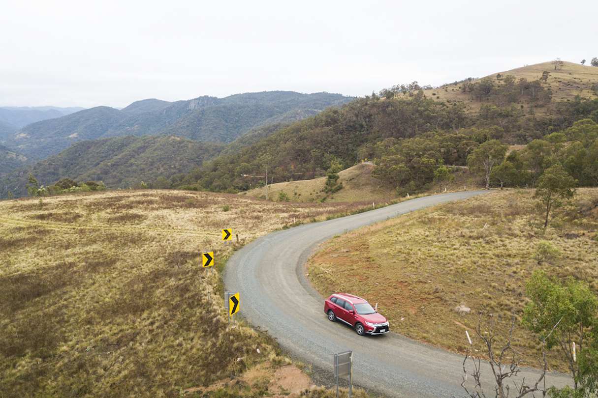 For well-maintained dirt tracks, set tyre pressure between 28 and 36 psi, and for bumpy gravel tracks set from 26 to 32 psi.