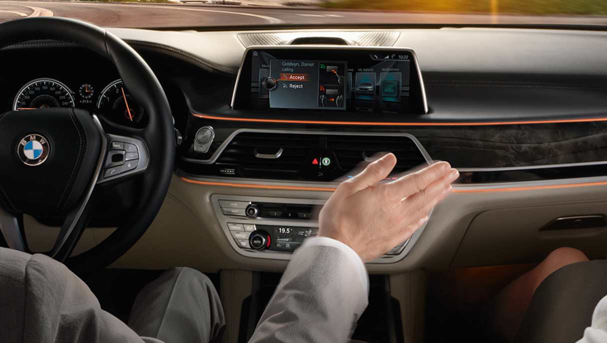 BMW&#039;s Gesture Control in the 7 Series.