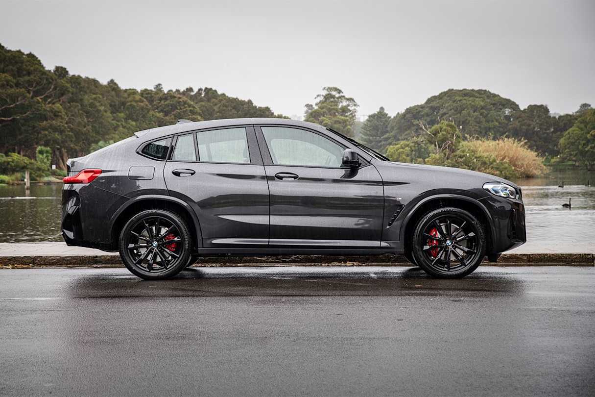 The impressive trick that BMW continually pulls off with its SUVs is giving them the same sensual, muscular steering as its sedans, and an impressively similar ride and handling balance. (Image: Tom White)
