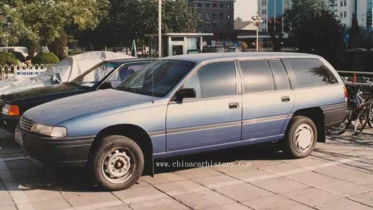 The Chinese Commodore needed lifted suspension for rural roads (image credit: chinacarhistory.com)