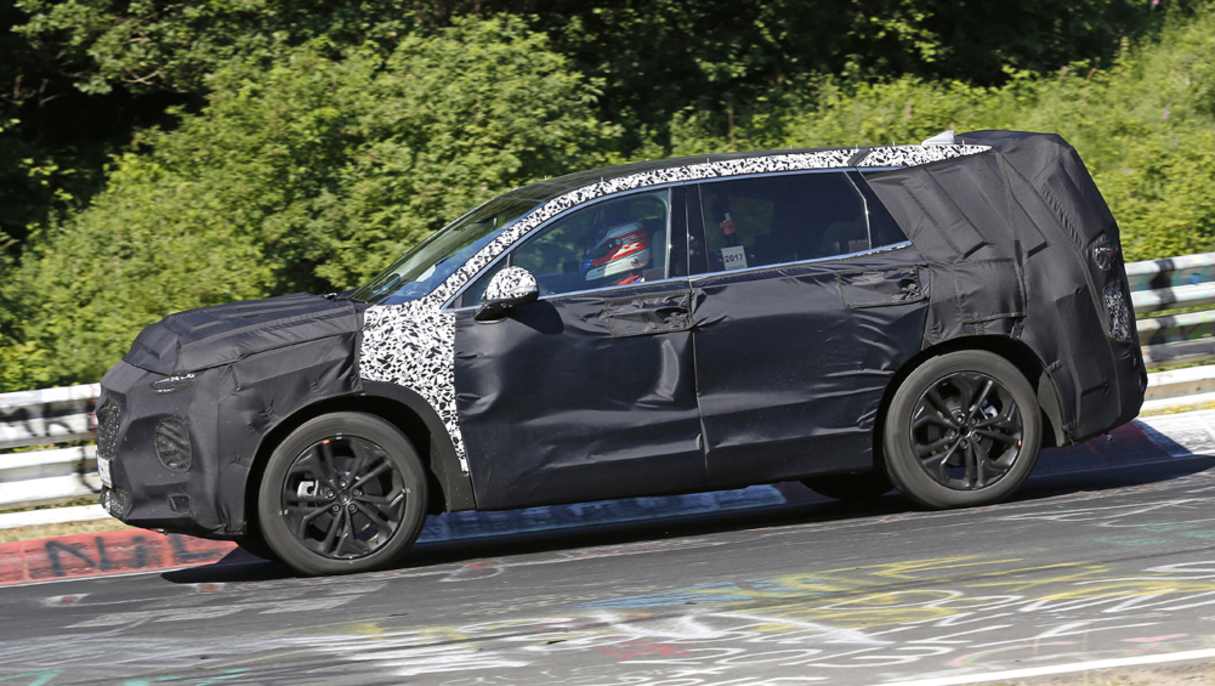Rumours suggest the test mule is a long-wheelbase Grand Santa Fe offered in the North American market