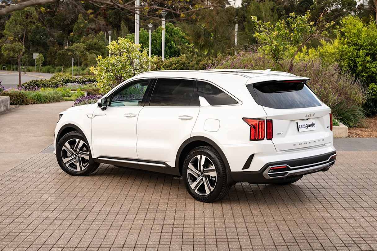 A roof spoiler rounds it out nicely, and from a side-view leaves this big SUV with balanced proportions. (Image: Tom White)