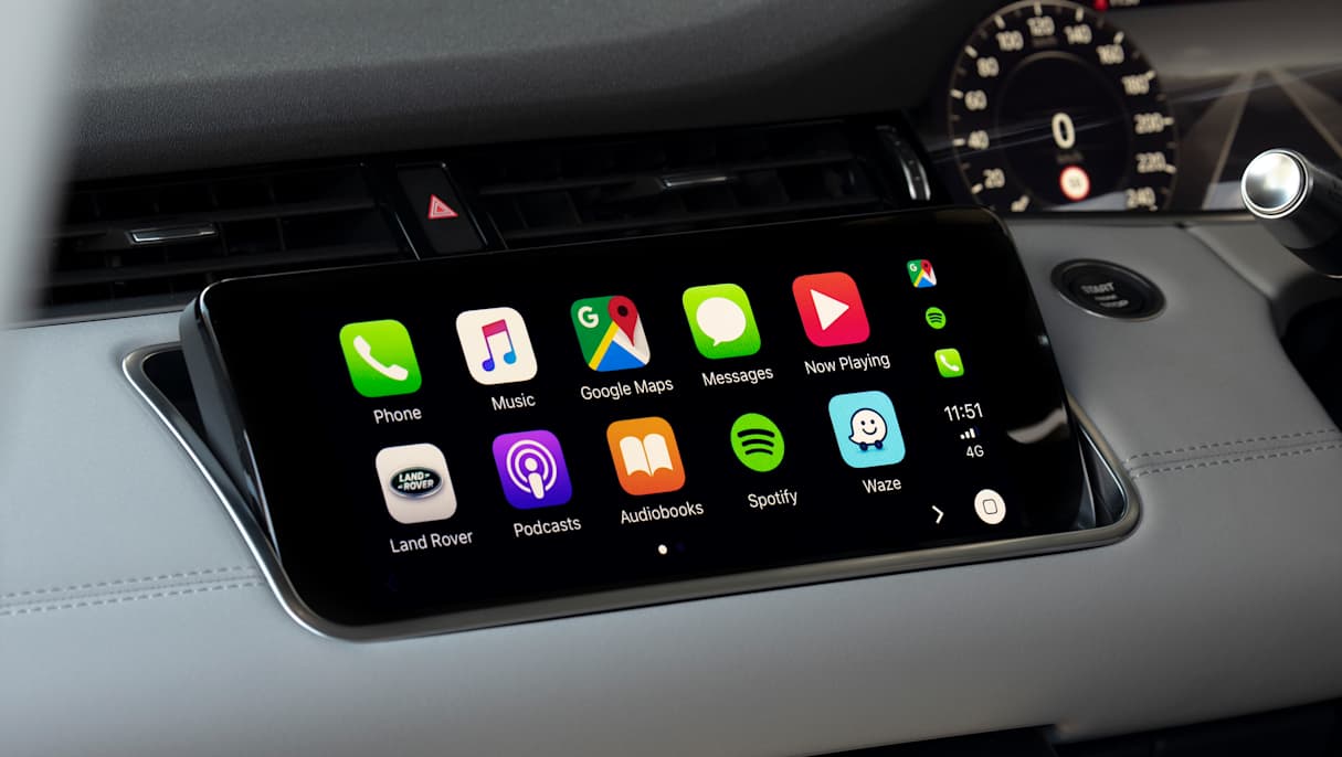 Essential connectivity and multimedia come standard on the new Evoque.