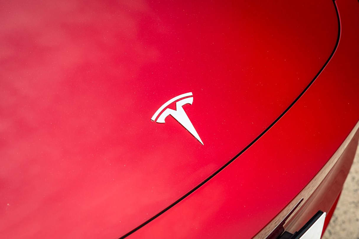 Aside from the aforementioned enhanced autopilot features, the Model 3 gets its own version of all the usual refinements. (image: Tom White)
