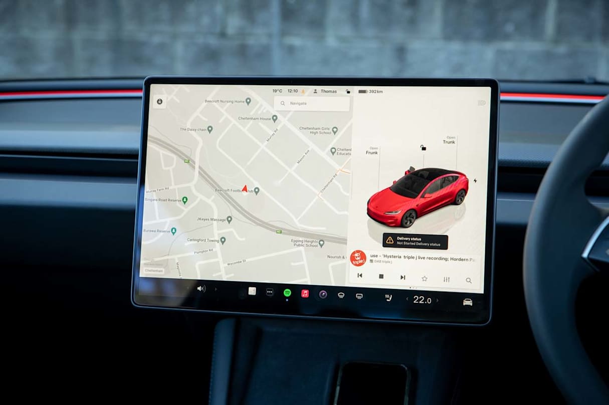 Standard 15.4-inch central touchscreen. (Image: Tom White)