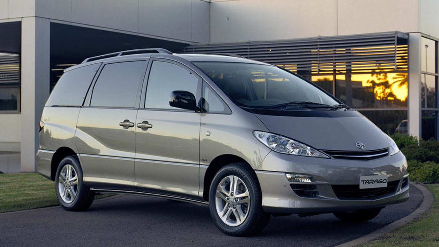 2003 Toyota Tarago.