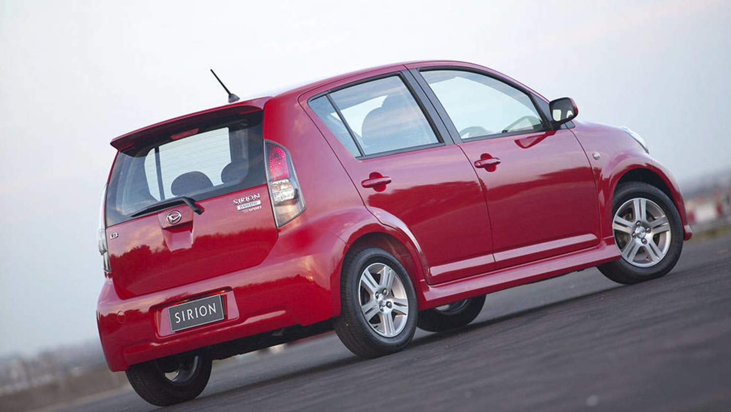 2004 Daihatsu Sirion.