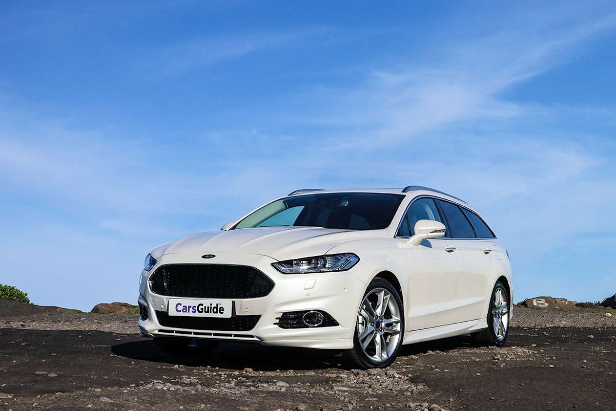 The angular nose and the sedate sweep over the roof really gives the Mondeo presence. (image credit: Tim Robson)