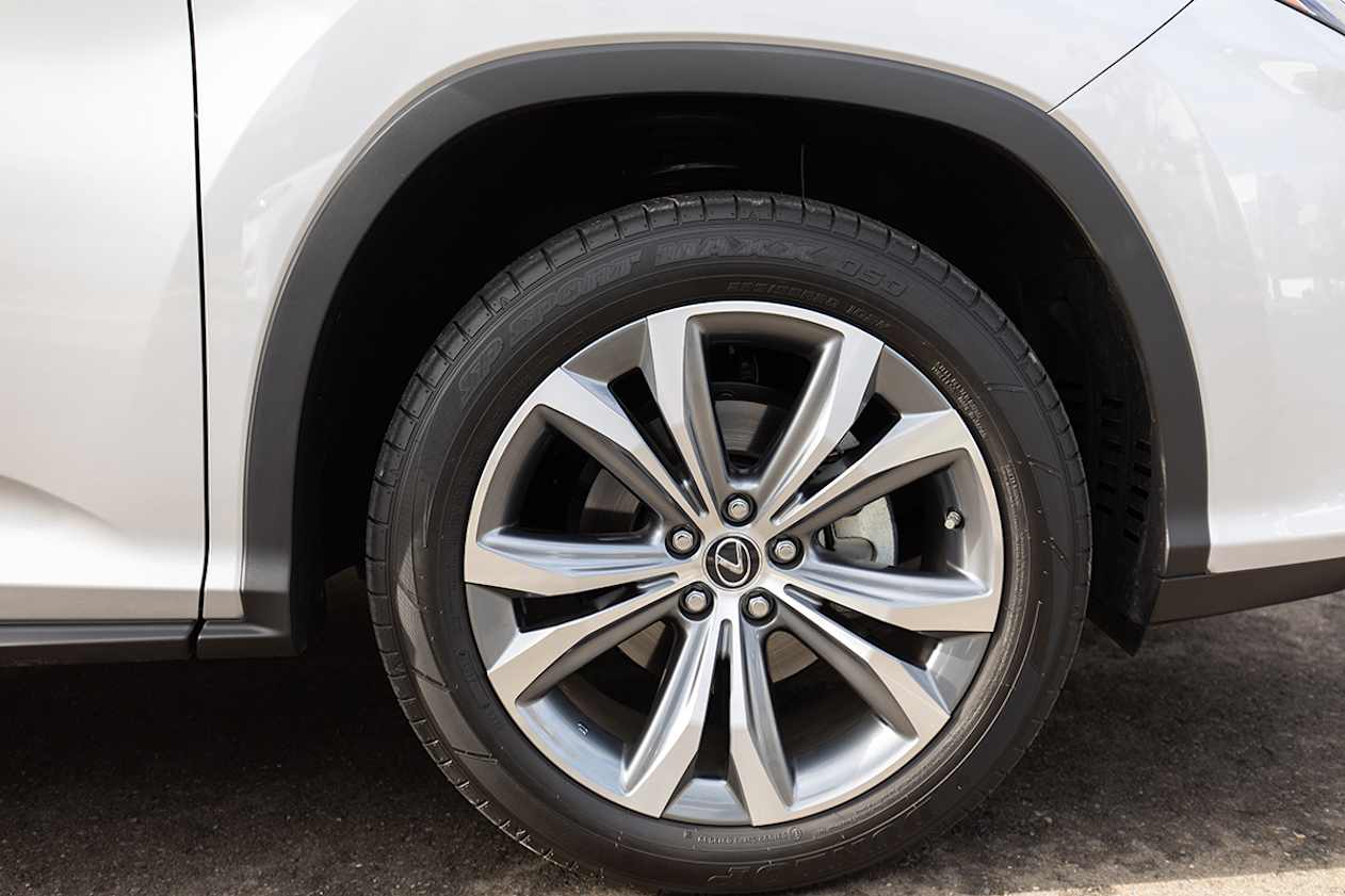 2018 Lexus RX 350L. (image credit: Dean McCartney)