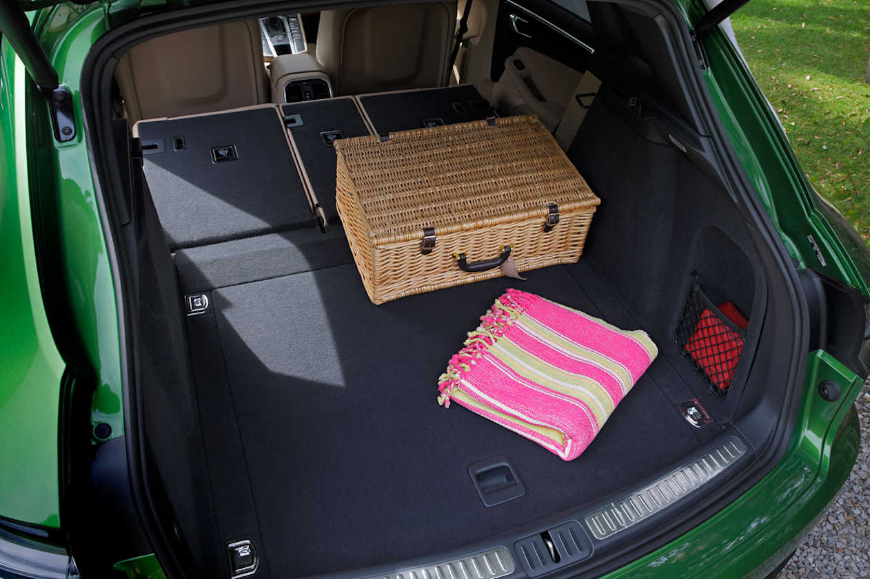 The boot space is unchanged with a pretty decent 500 litre luggage capacity.