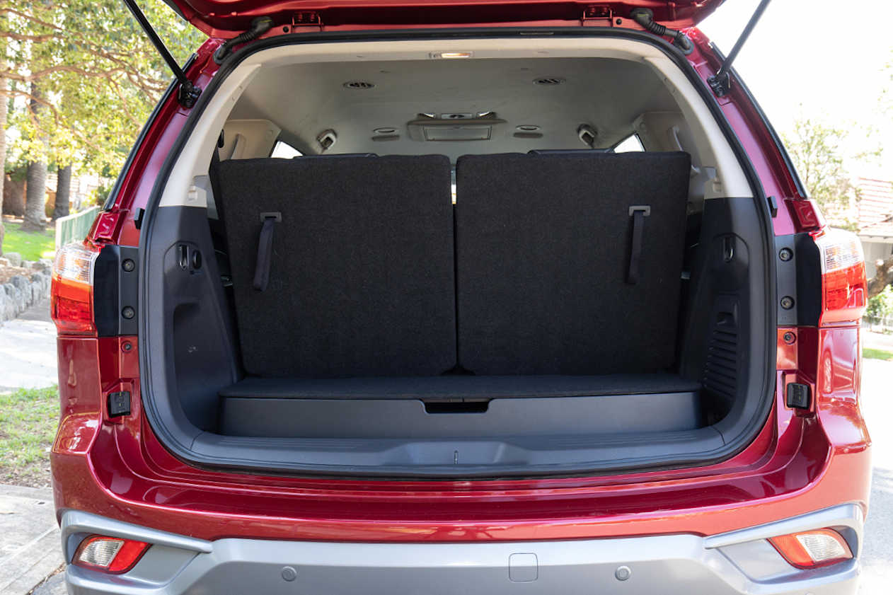 Isuzu MU-X 2020 boot space