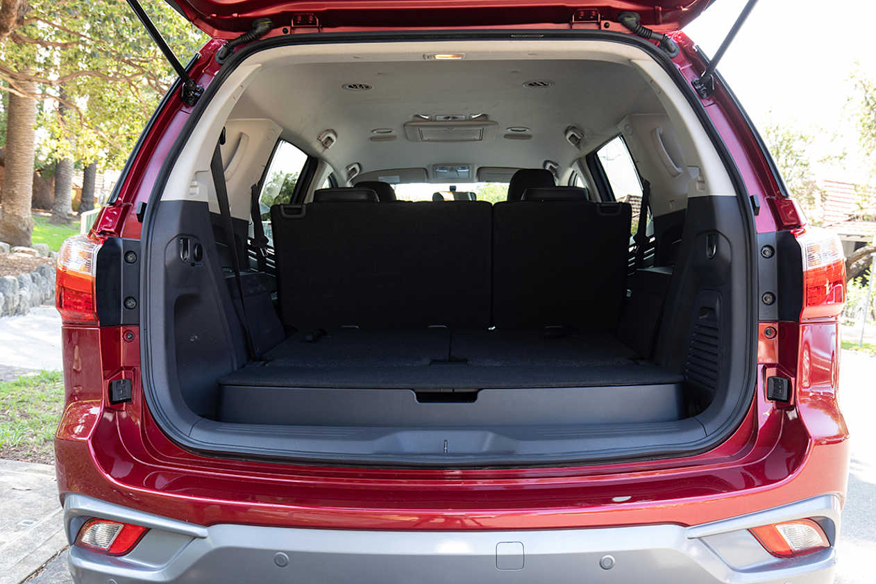 Isuzu MU-X 2020 boot space