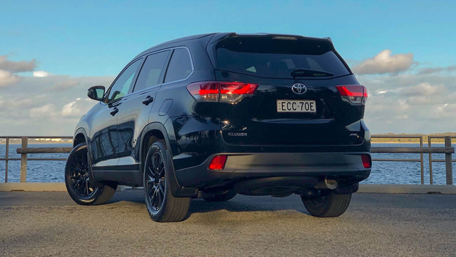 The Kluger is a decent-looking car in even its most basic form. (image: Peter Anderson)