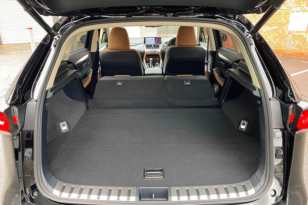 Lexus NX 2020 boot space