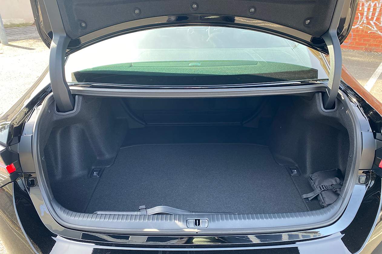 Lexus RC350 boot space
