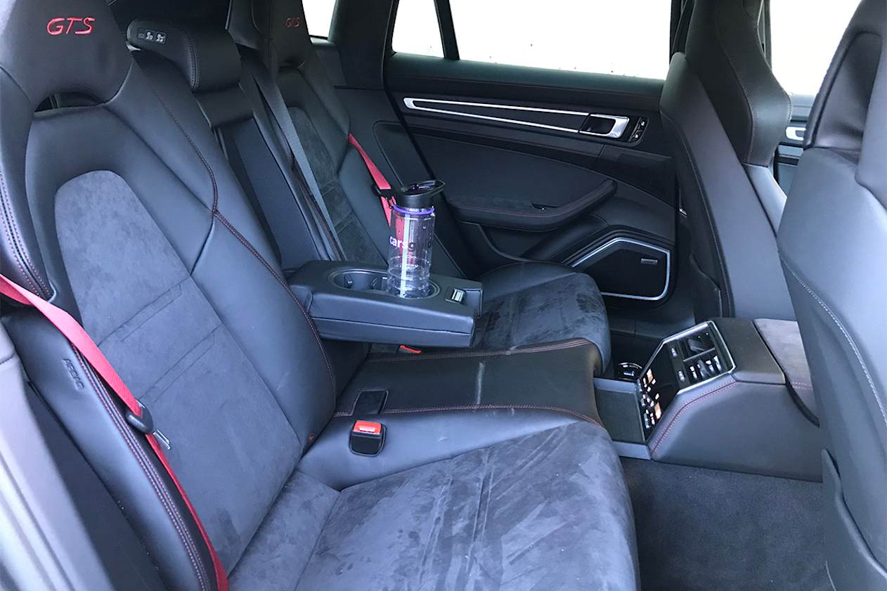 In the rear seats, there there’s plenty of leg and headroom on offer for passengers.