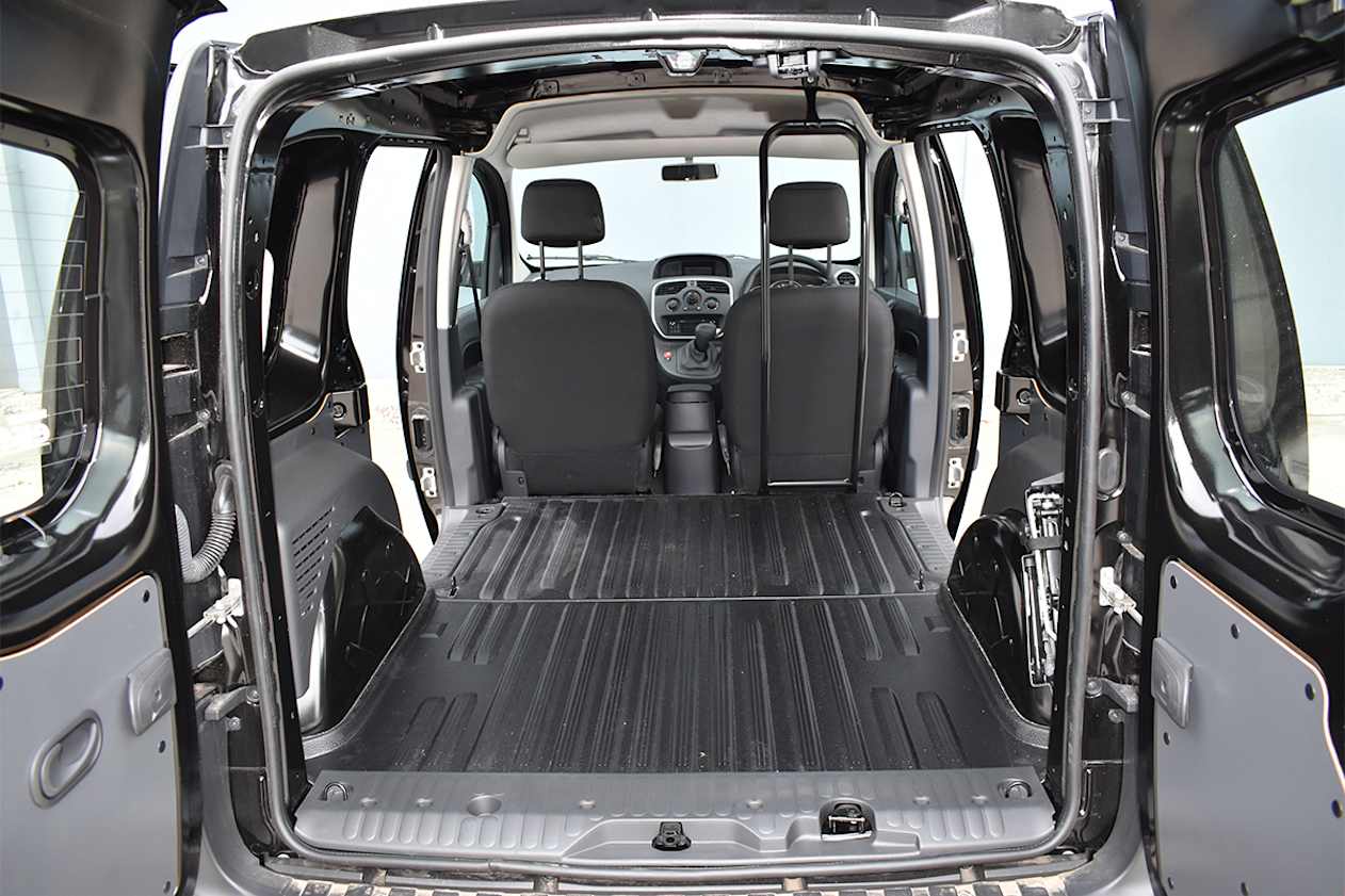 The cargo bay’s 1476mm internal length, with 1218mm between the rear wheel housings.